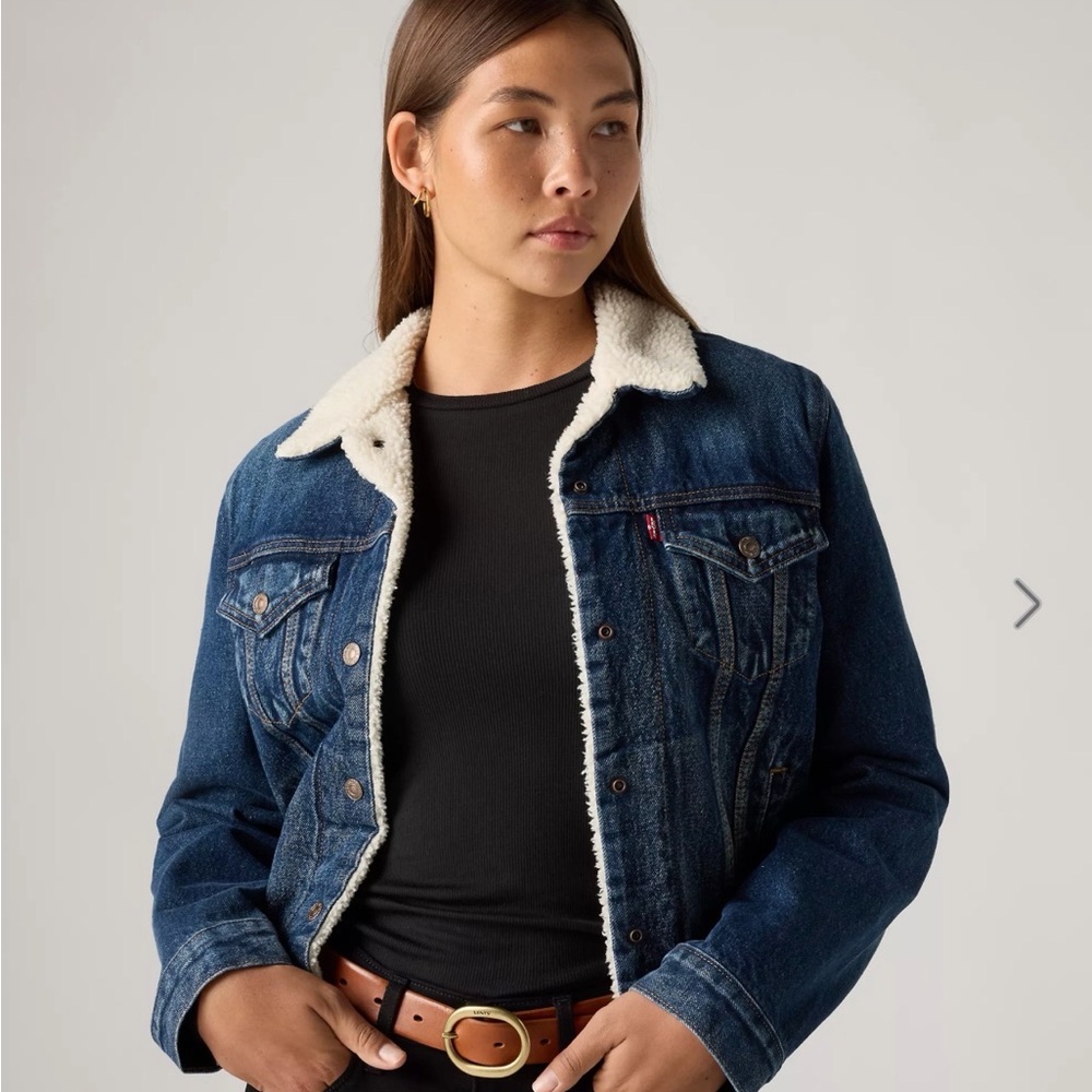Levi's Dark Blue Denim Sherpa Trucker jean Jacket❤️